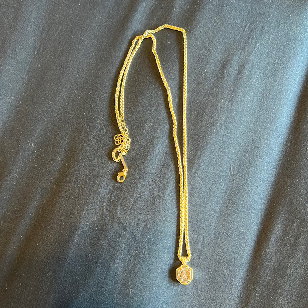 Kendra Scott necklace